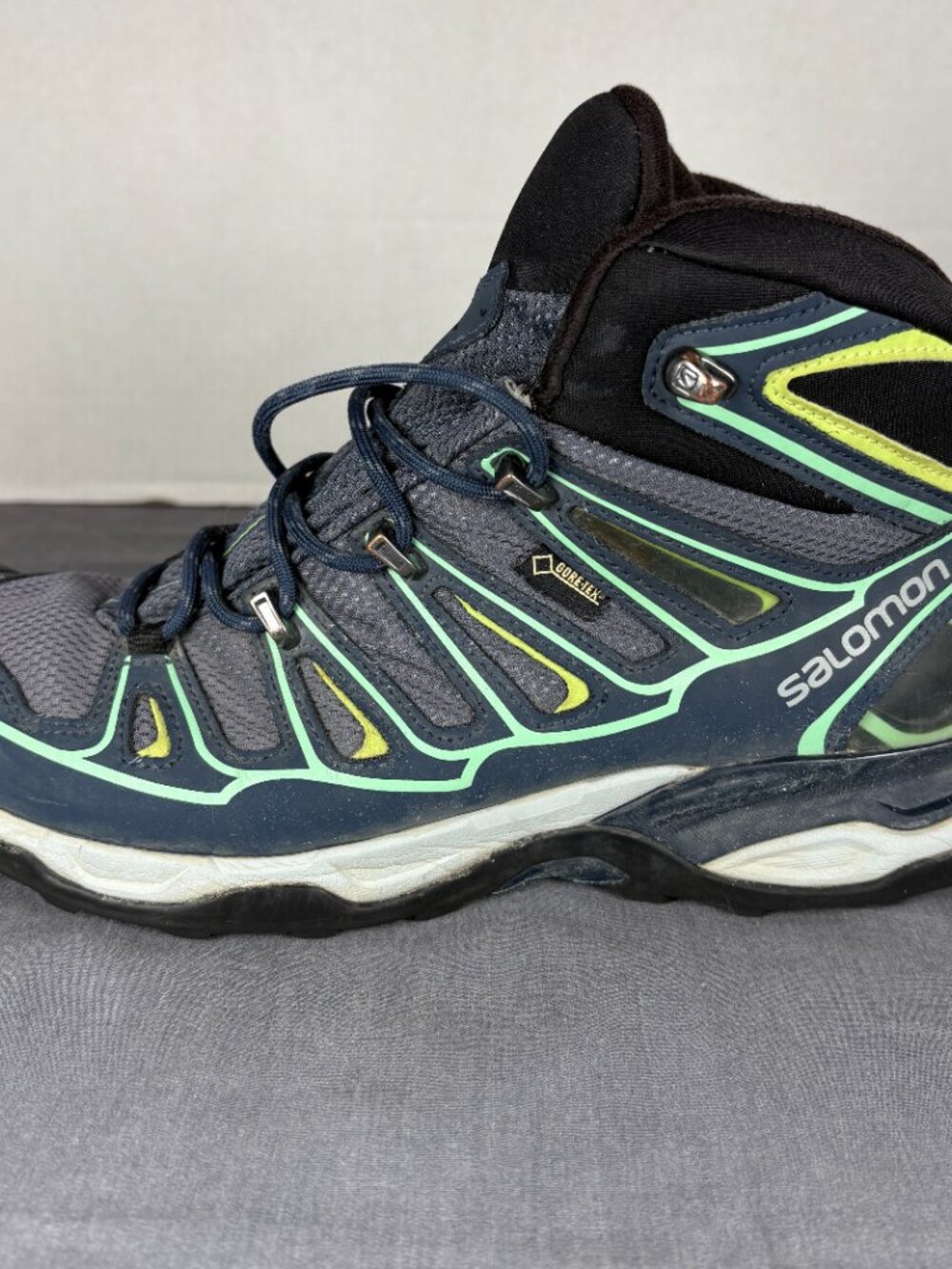Share Salomon X Ultra Mid 2 GTX Women's Size 9 Hiking Boots - GORE-TEX